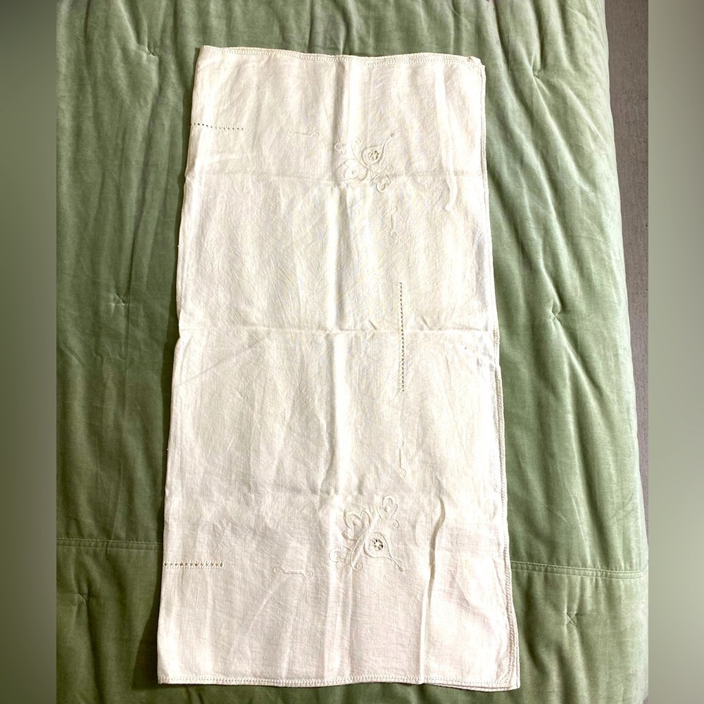 Vintage square tablecloth embroidered floral beige eyelets OSB